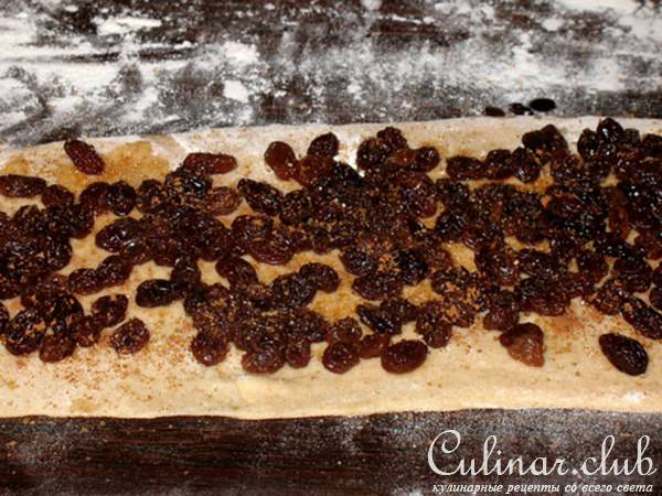 Улитки из творожного теста с изюмом и корицей