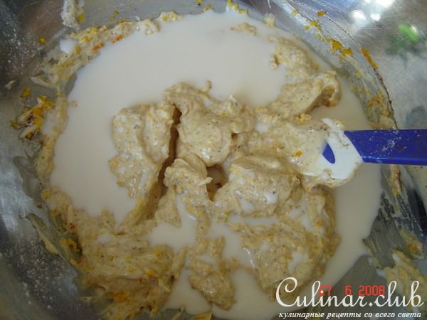Шарлотка с грушами на топлёном молоке