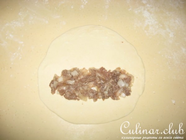 Очень вкусные чебуреки два вида с мясной и капустно-грибной начинками