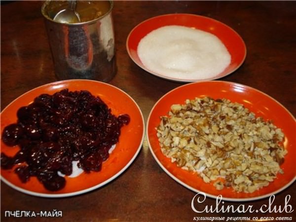 Рогалики с вишней и сгущёнкой.