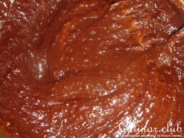 Шоколадные кексы с малиновым соусом