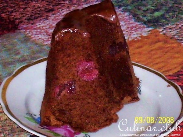 Шоколадный кекс с вишней