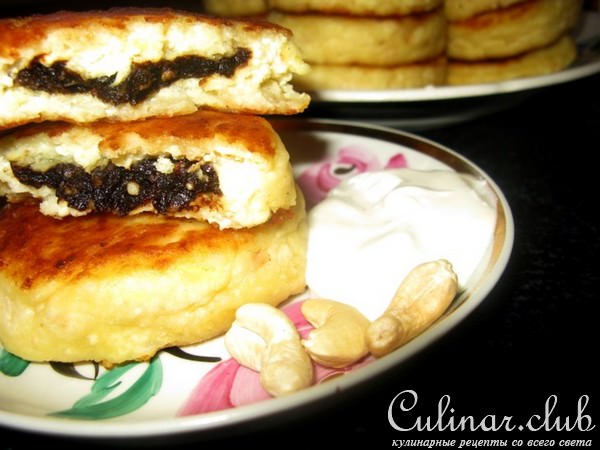 Сырники с начинкой (чернослив + орешки)