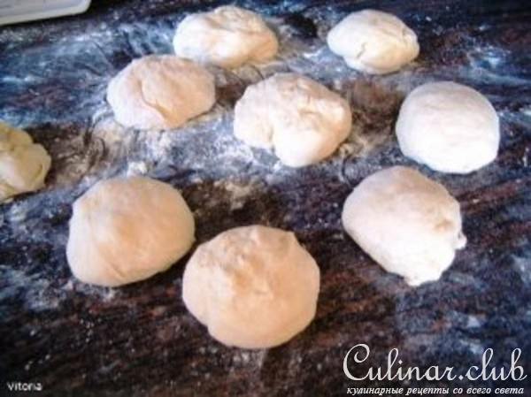 Корона из медовых булочек