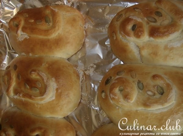 Мини-кулебяки с индейкой и тушенной капустой