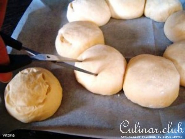 Корона из медовых булочек