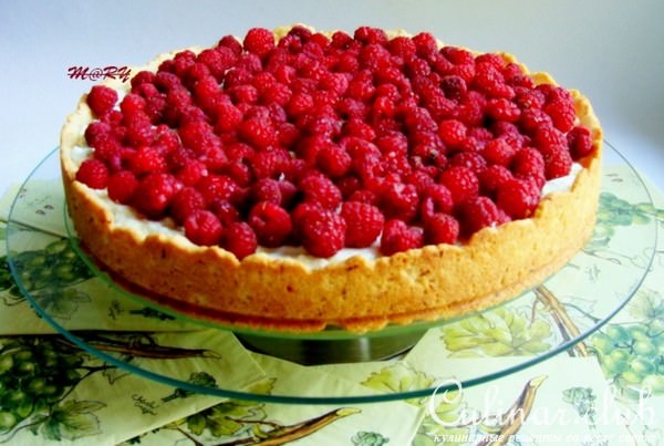 Чиз на лимонном тесте с малиной и карамелью