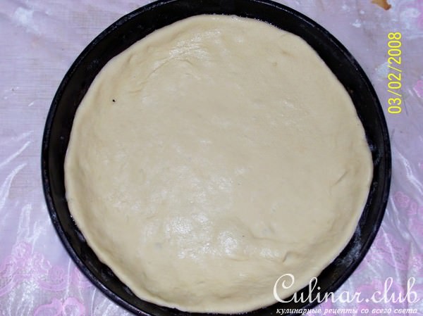 Пицца с жаренным луком
