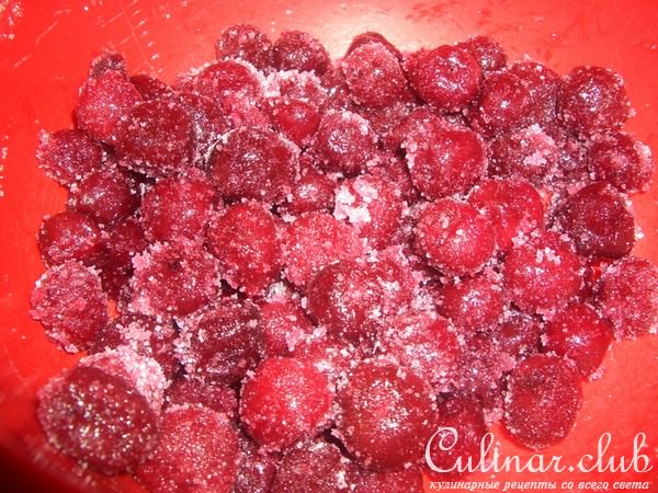 Сладкая запеканка с творогом и вишней