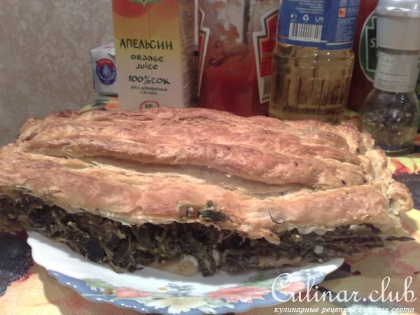 Слоеный пирог со шпинатом и сыром сулугуни