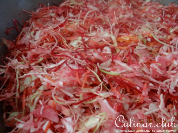 Маринованный капустный салатик со свеклой на зиму (мультиварка)